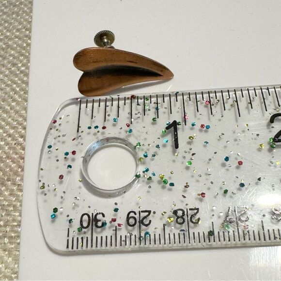 Vintage copper screwback earrings curving upside down heart shaped - Picture 4 of 4